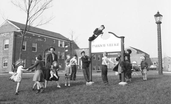 Парквей-Виллидж в начале 1950-х. 